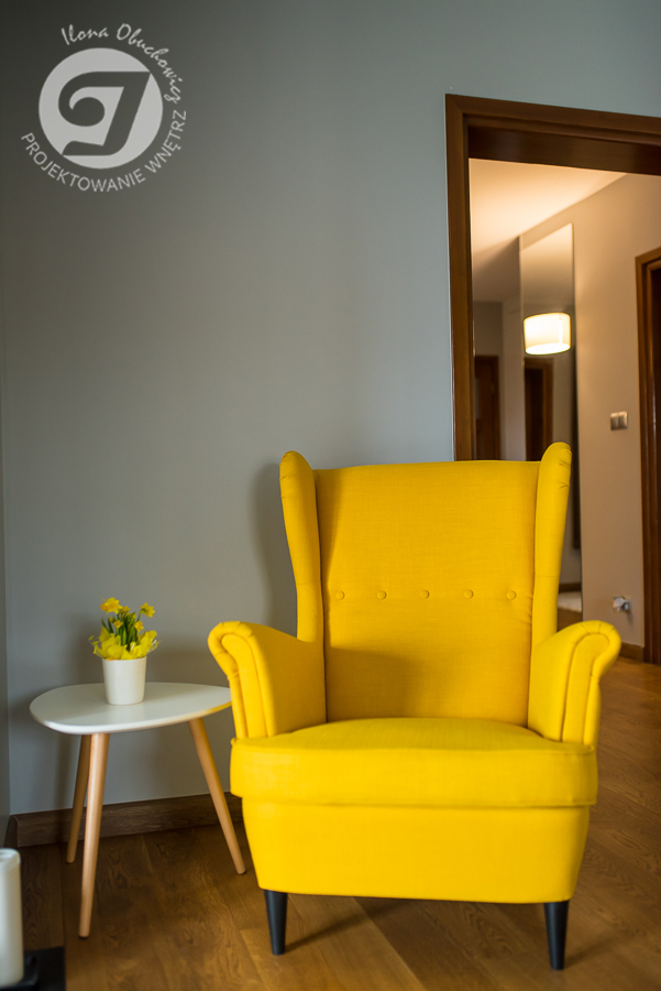 żółty fotel IKEA